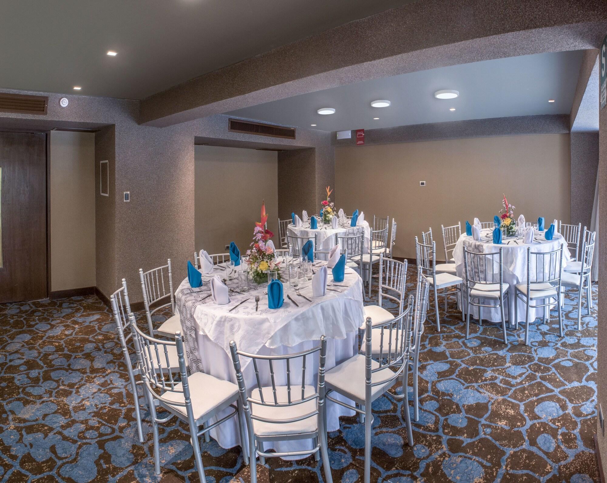 Hotel Doubletree By Hilton Iquitos Extérieur photo